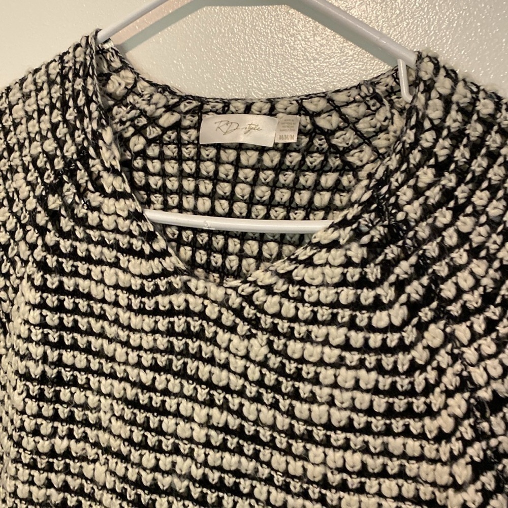 RD Style chunky knit blk and white acrylic cozy sweater med - Picture 2 of 10